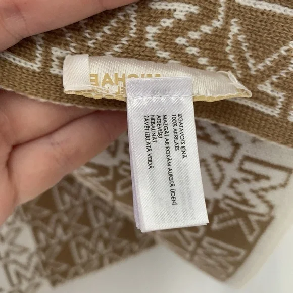 Michael Kors Logo Scarf Tan & White Soft Knit Winter Neckwear Acrylic One Size - Picture 2 of 3